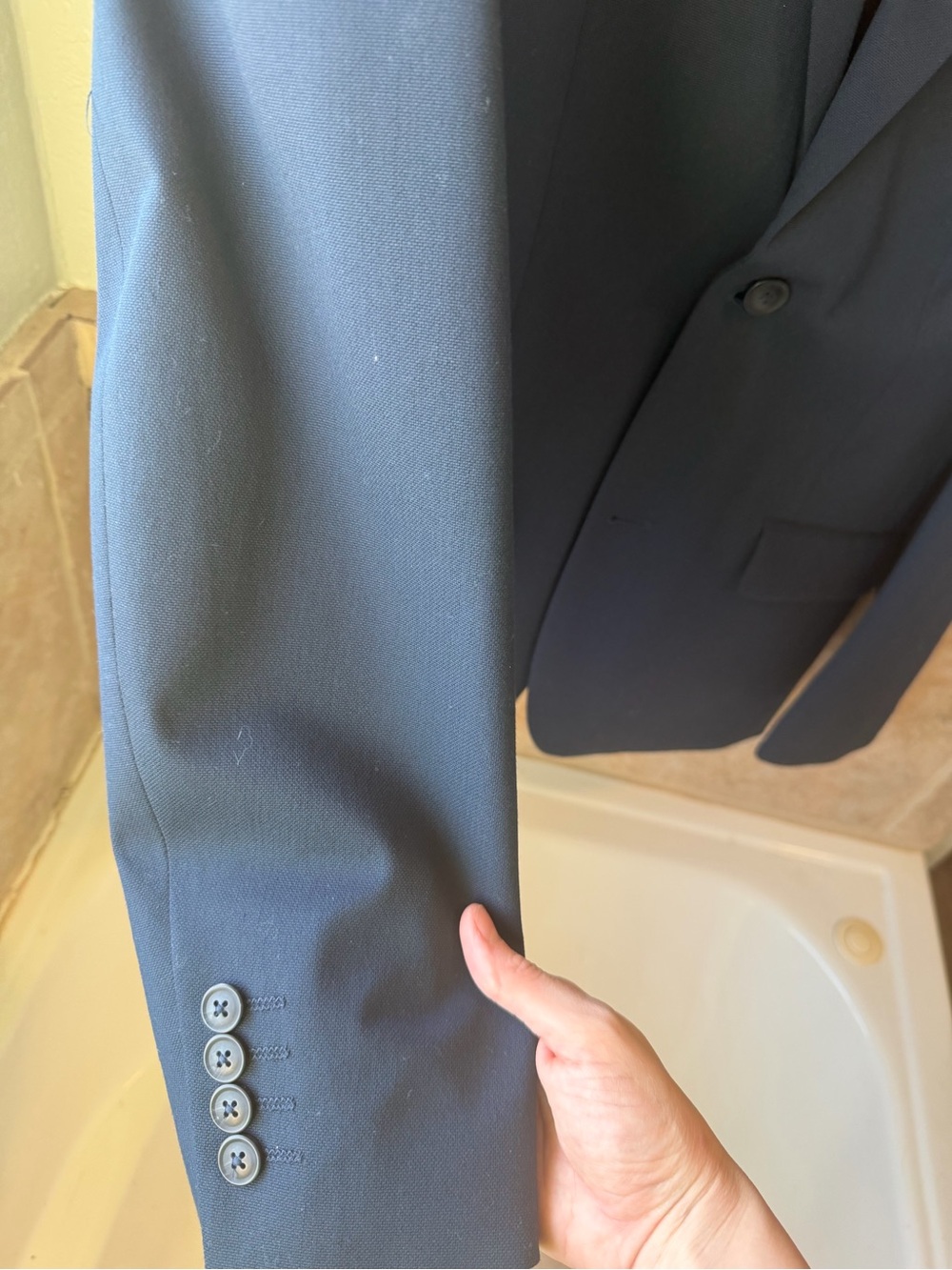 Classic Perry Ellis Navy suit w/ Burgundy Tie - Picture 9 of 10